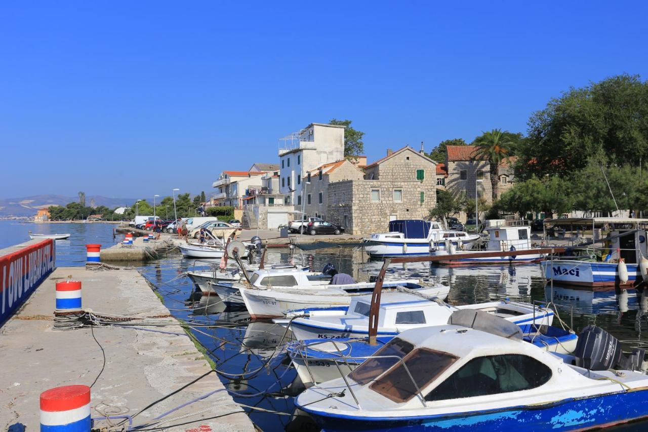 Apartments With A Parking Space Kastel Kambelovac, Kastela - 21372 Экстерьер фото